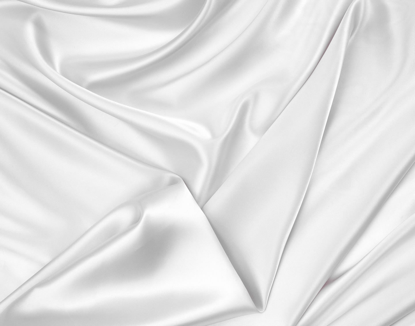 Белая шелковая ткань